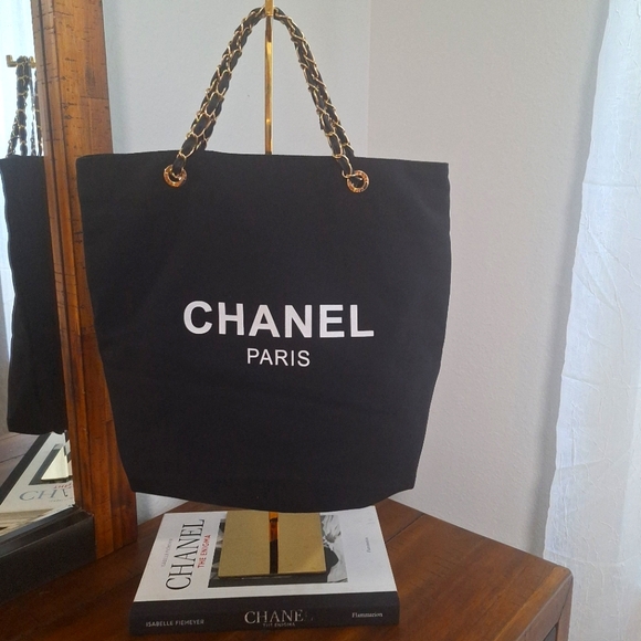 New CHANEL perfumes VIP complimentary Tote - Picture 1 of 15